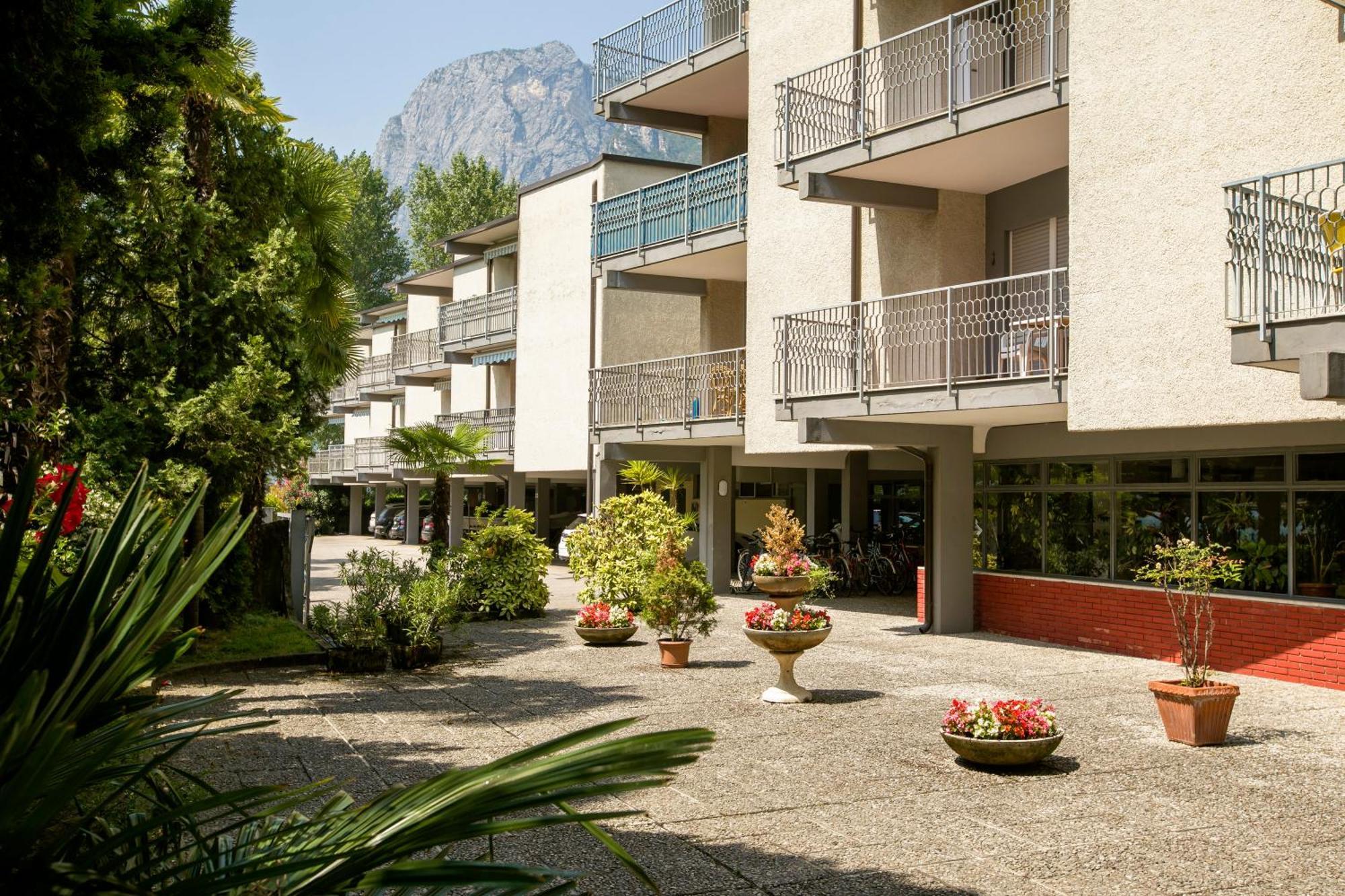 Residenza Lago D'Argento - Happy Rentals ริวาเดลการ์ดา ภายนอก รูปภาพ
